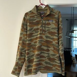 Patagonia Men’s Better Sweater Quarter Zip. Green Camo. Size XL.